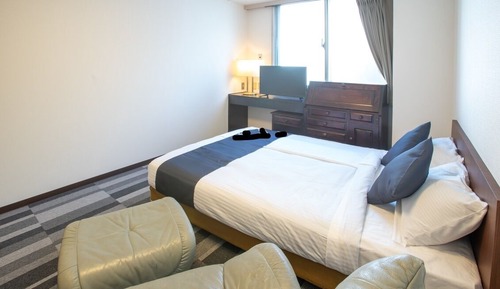 Double Room, Smoking