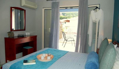 Superior Studio, 1 Queen Bed (1)