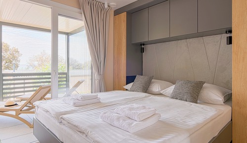Deluxe Olive Mobile Home with Sea View
