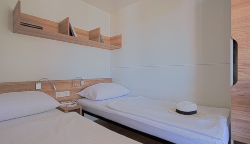 Premium mobile home, jetted tub