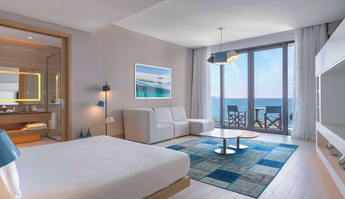 Junior Suite, 1 King Bed, Pool Access