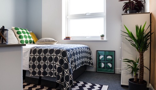 Single Room With Shared Bathroom (Room 4)