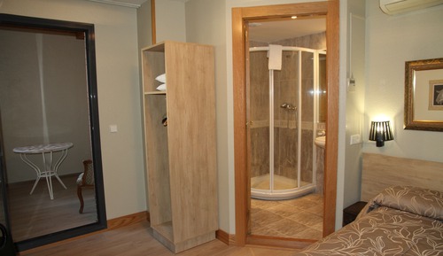 Economy Single Room, Private Bathroom