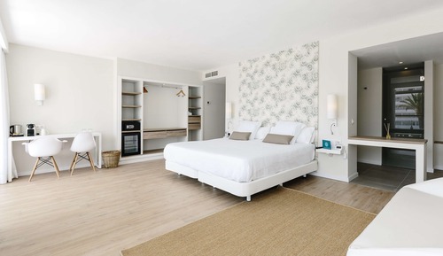 Junior Suite, Balcony, Pool View (3 adults)