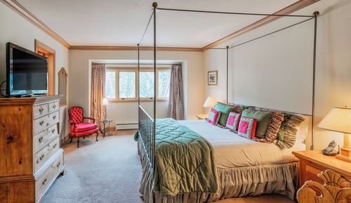 Basic Condo, 3 Bedrooms