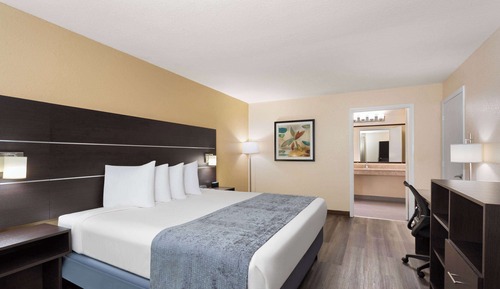 Studio Suite, 1 King Bed, Non Smoking