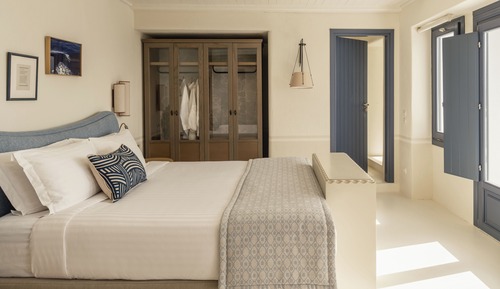 Honeymoon Suite, Sea View