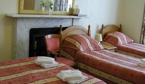 Suite, Ensuite (1 Double & 4 Single Beds)