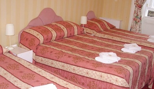 Suite, Ensuite (1 Double & 2 Single Beds)