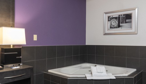 Standard Room, 1 King Bed, Jetted Tub