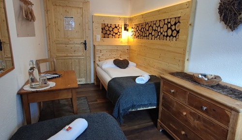 Single Room, Shared Bathroom