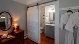 Suite, 1 King Bed (Savannah Suite)