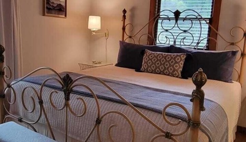 Cottage, 1 King Bed (Blueberry Cottage)
