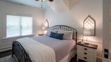 Suite, 1 King Bed (Lura's Suite)