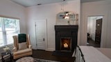 Suite, 1 Queen Bed (Stekoa Suite)