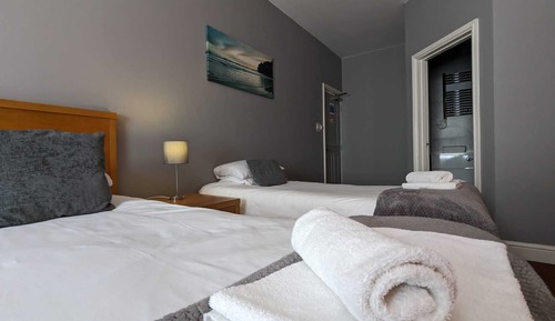 Twin Room (Extra Large)