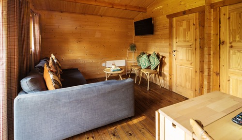 Chalet, 2 Bedrooms, River View, Garden Area