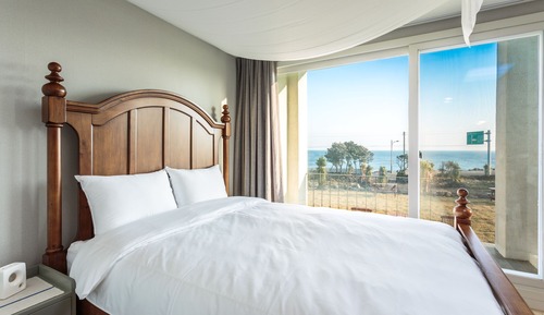 Double Room (3)