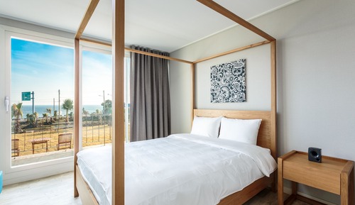 Double Room (1)