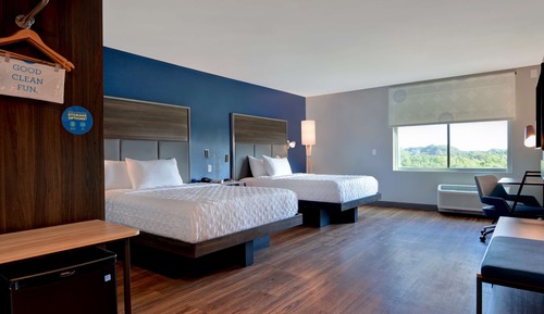Room, 2 Queen Beds, Accessible (Mobility & Hearing, Roll-In Shower)