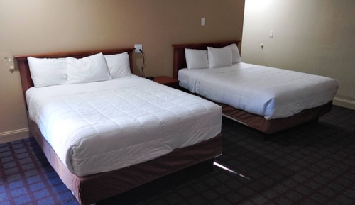 Family Room (2 Queen and Bunk Bed)