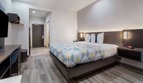 Deluxe Room, 1 King Bed, Non Smoking