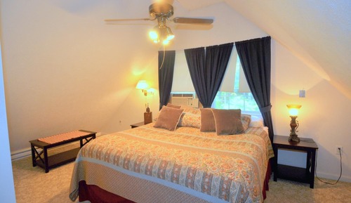 House, Multiple Beds (Trails End River Retreat - Riverside)
