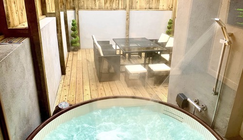 Luxury House, Hot Tub