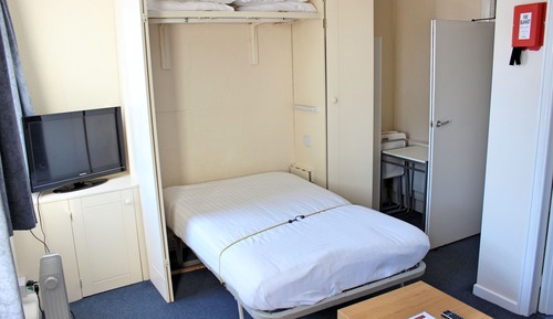 Apartment, 1 Bedroom (Apartment 6, First Floor)