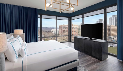 Studio Suite, 1 King Bed, Corner (Mobility/Hearing Access, Roll-In Shwr)