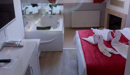 Deluxe Double Room, 1 King Bed, Jetted Tub