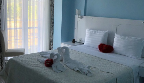 Standard Double Room, 1 King Bed, Garden View