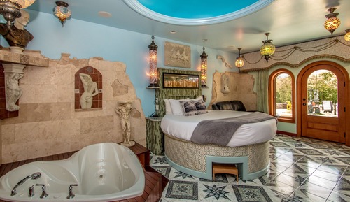 Honeymoon Suite (Roman Rendezvous)