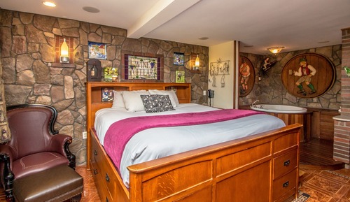 Deluxe Suite (Wine Cellar)