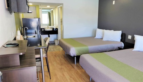 Deluxe Room, 2 Queen Beds, Non Smoking, Kitchenette