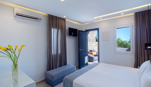 Double or Twin Room, Partial Sea View (Private Terrace, Outdoor Jacuzzi)