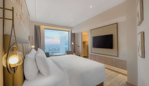 Deluxe Room, 1 King Bed, Corner