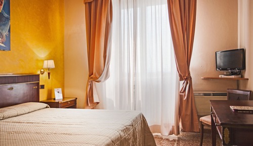 Economy Room