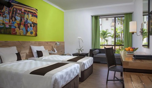 Room, Pool View