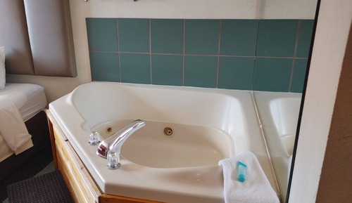 Superior Suite, 1 King Bed, Jetted Tub