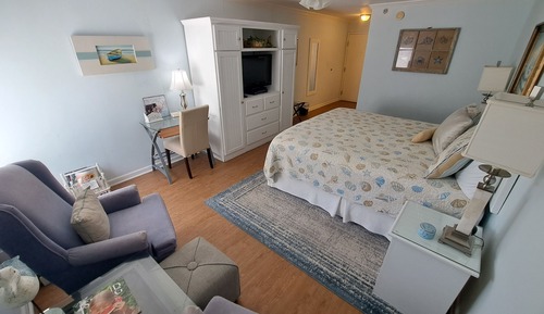 King Room 208 