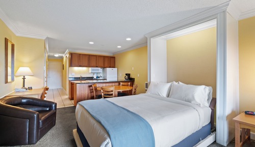 Deluxe Room, 1 Queen Bed (Studio)