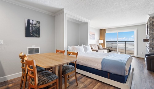 Deluxe Room, 1 Queen Bed, Ocean View (Oceanfront Studio)