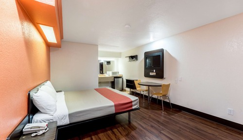 Standard Room, 1 King Bed, Accessible, Non Smoking