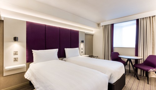 Standard Twin Room, Roll-in Shower