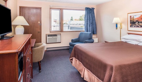 Upgraded, Deluxe Room, 1 Queen Bed, Non Smoking