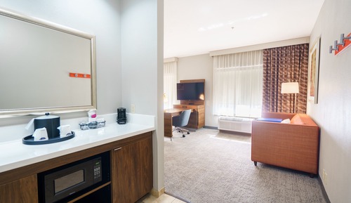 One king studio suite non smoking