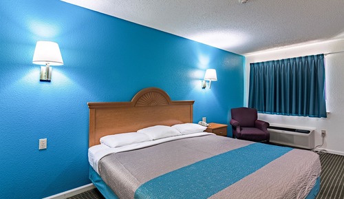 Deluxe Room, 1 King Bed, Non Smoking, Refrigerator & Microwave