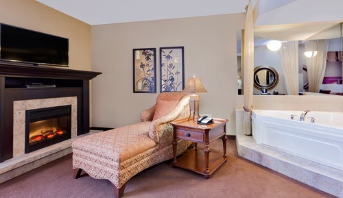 Suite, 1 King Bed, Non Smoking (Hot Tub & Fireplace)