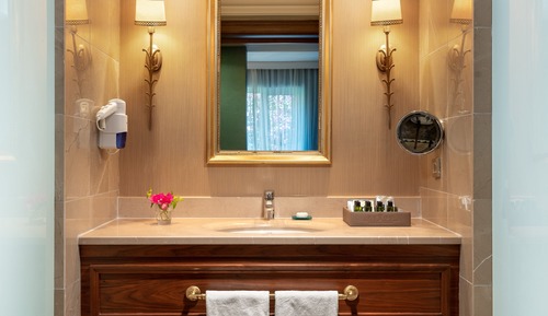 Deluxe Room, 1 King Bed